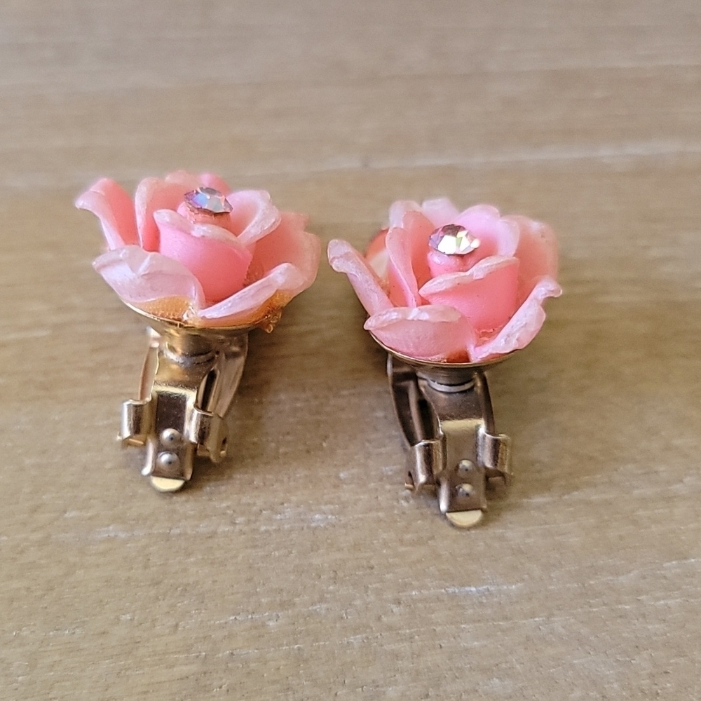 Pink Rose Clip-On Earrings Vintage Inspired Floral Costume Jewelry - Picture 5 of 7